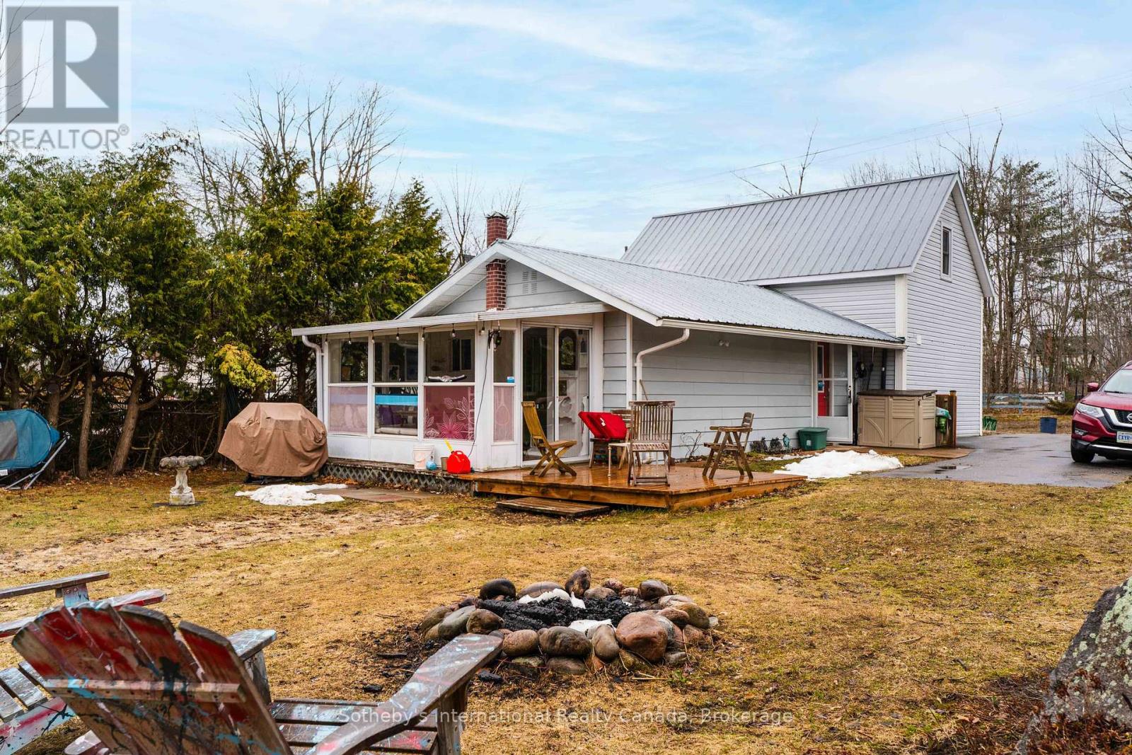 241 Phillip Street E, Gravenhurst, Ontario  P1P 1J3 - Photo 3 - X12092200