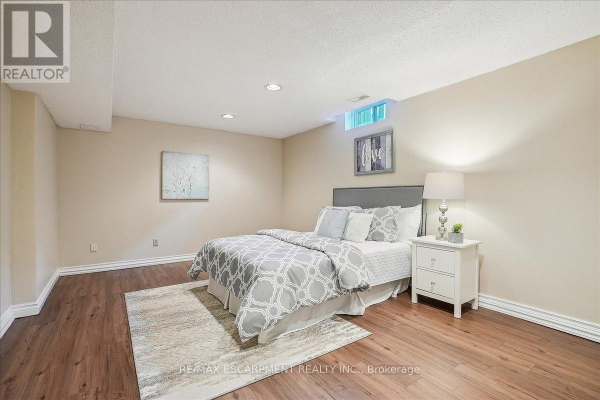 4053 Cabot Trail, Mississauga (Erin Mills), Ontario  L5L 3K2 - Photo 24 - W12093609
