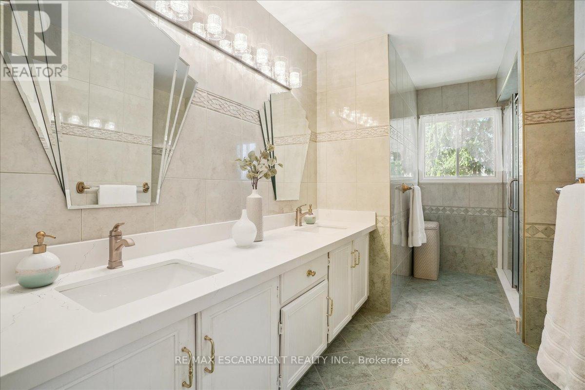 4053 Cabot Trail, Mississauga (Erin Mills), Ontario  L5L 3K2 - Photo 21 - W12093609