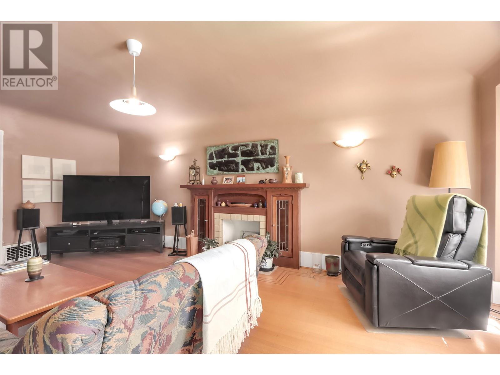 Property at 4529 W 8TH AVENUE image 3