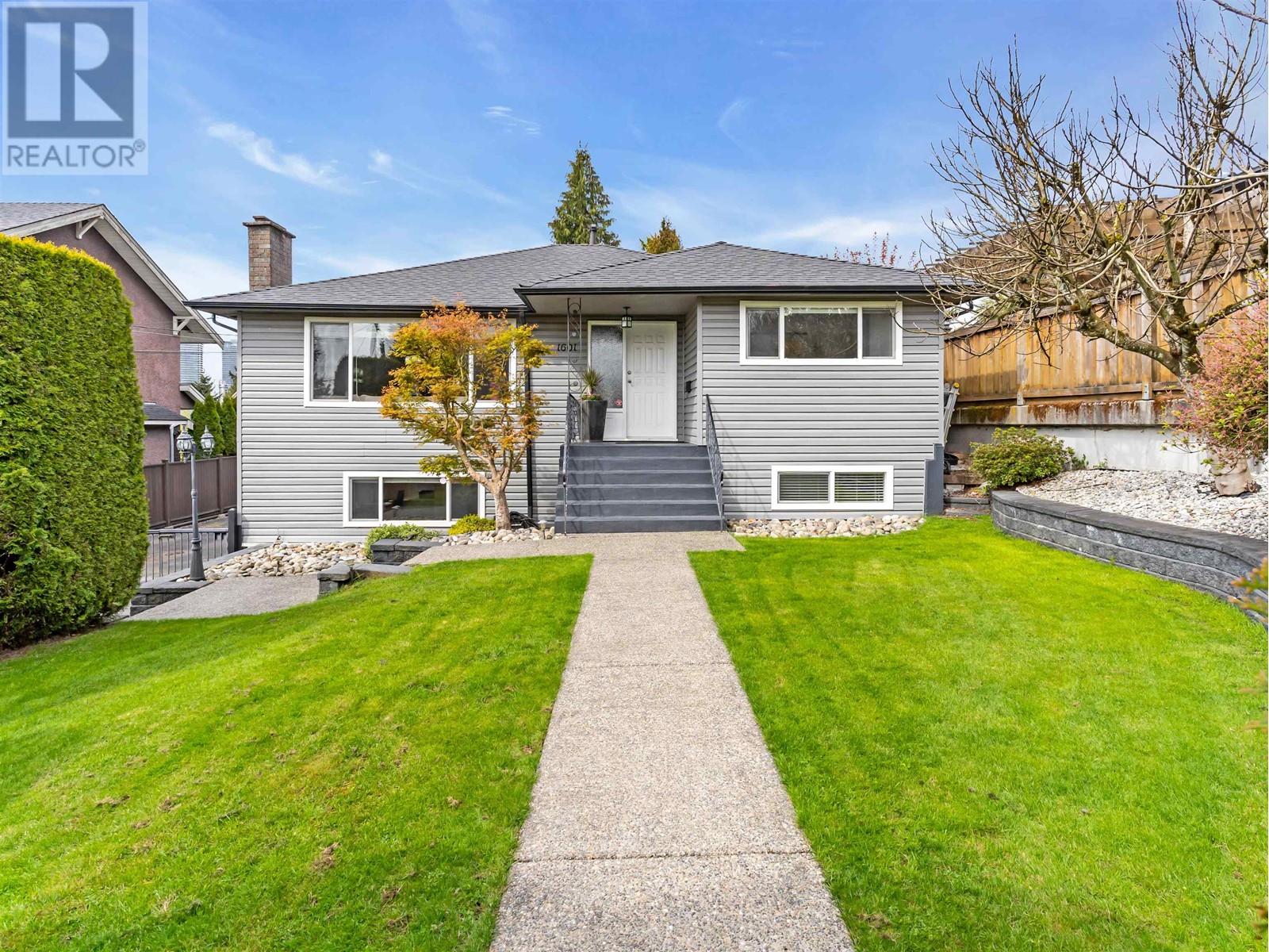 1601 Holdom Avenue, Burnaby, British Columbia  V5B 3V7 - Photo 1 - R2992642