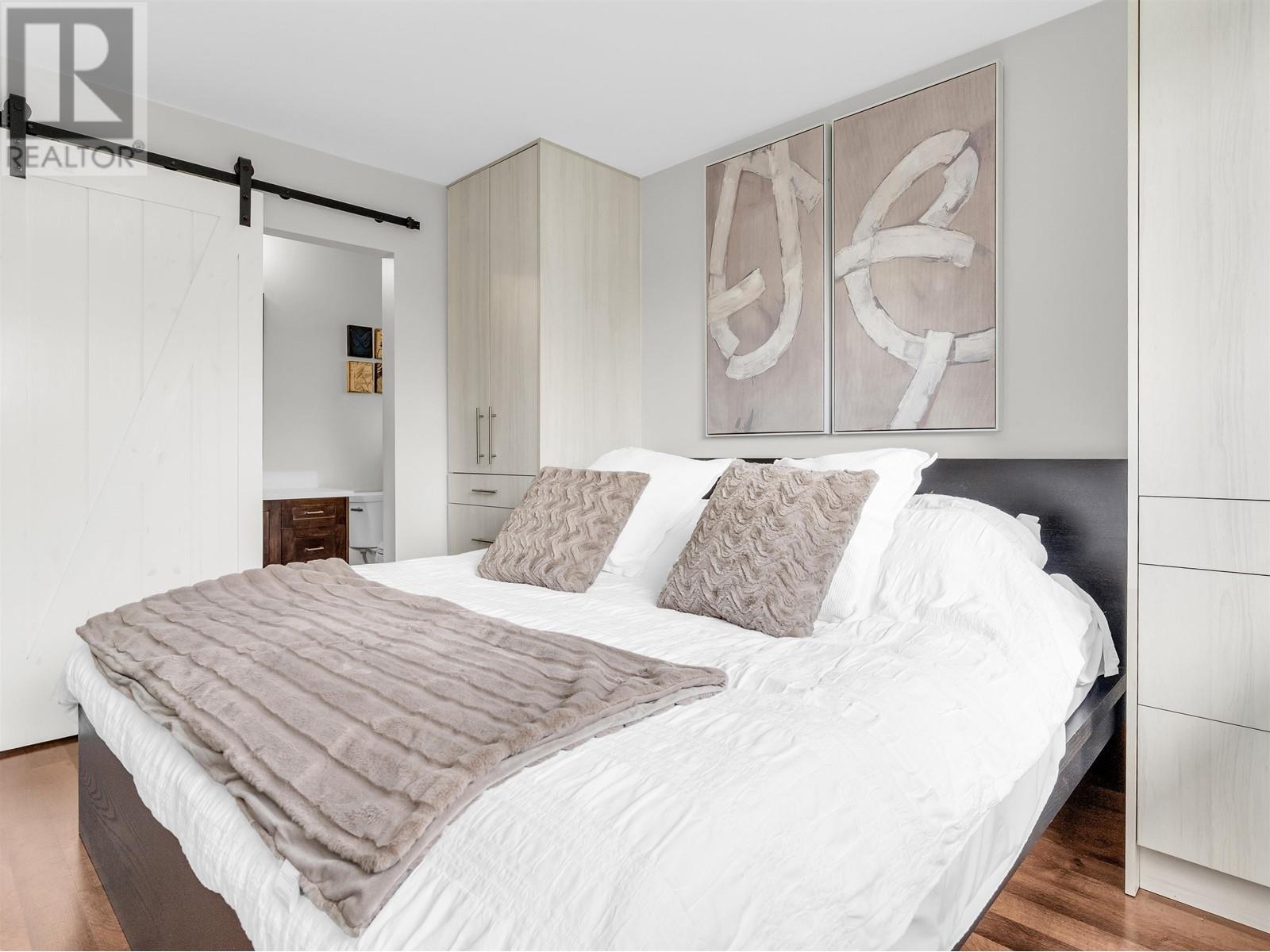 1601 Holdom Avenue, Burnaby, British Columbia  V5B 3V7 - Photo 11 - R2992642