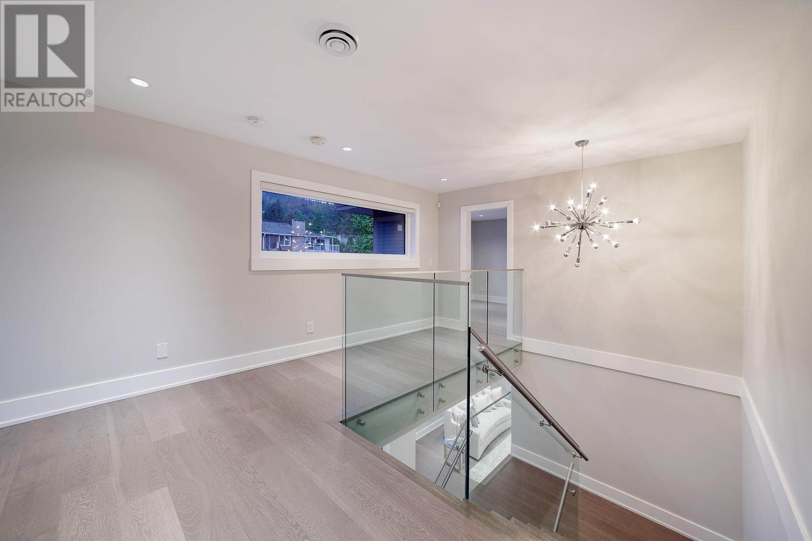 517 Granada Crescent, North Vancouver, British Columbia  V7N 3A7 - Photo 14 - R2992710