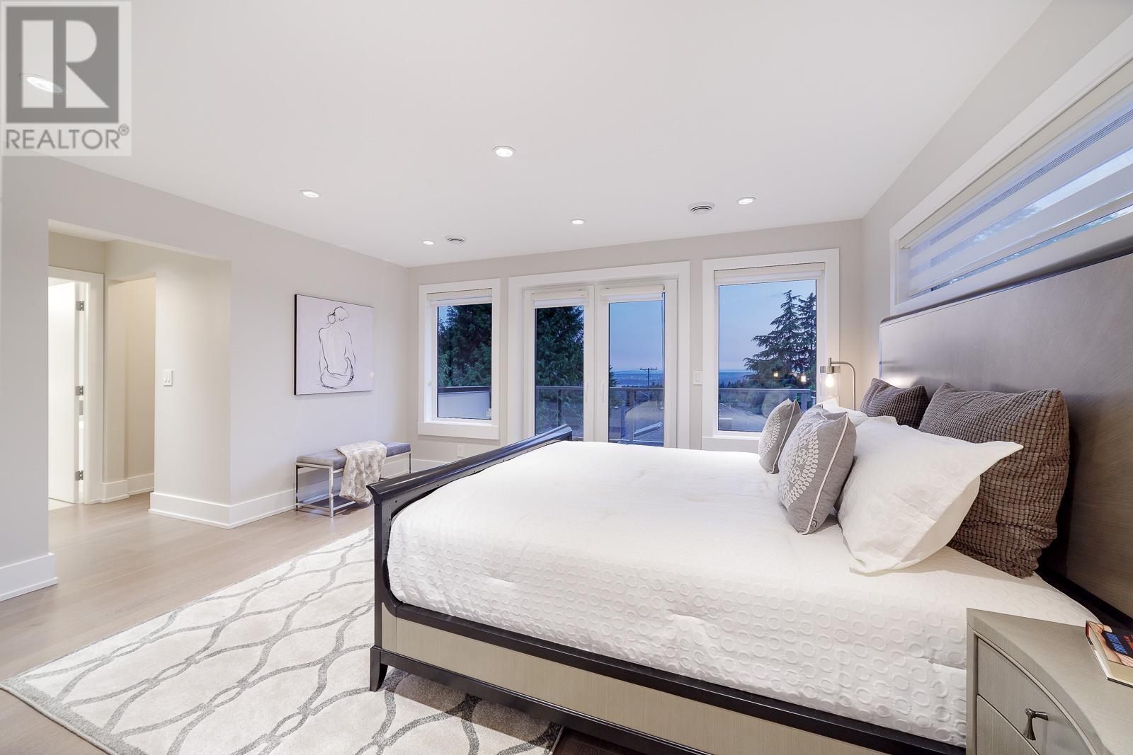 517 Granada Crescent, North Vancouver, British Columbia  V7N 3A7 - Photo 16 - R2992710