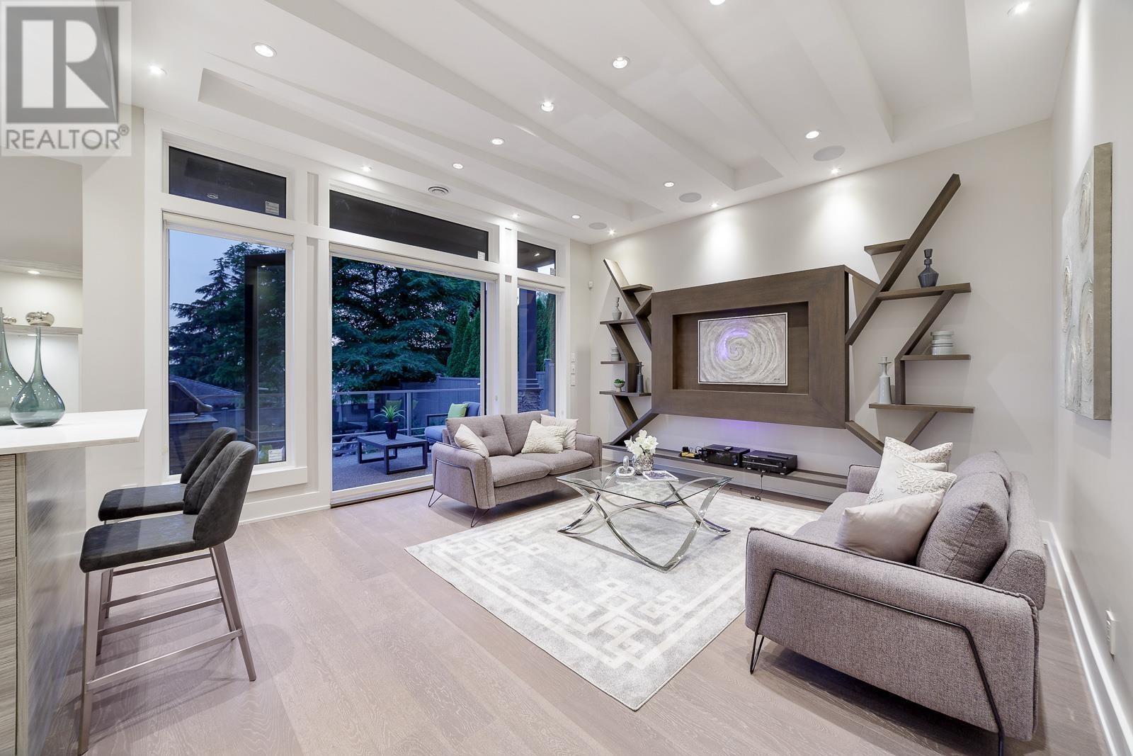 517 Granada Crescent, North Vancouver, British Columbia  V7N 3A7 - Photo 7 - R2992710
