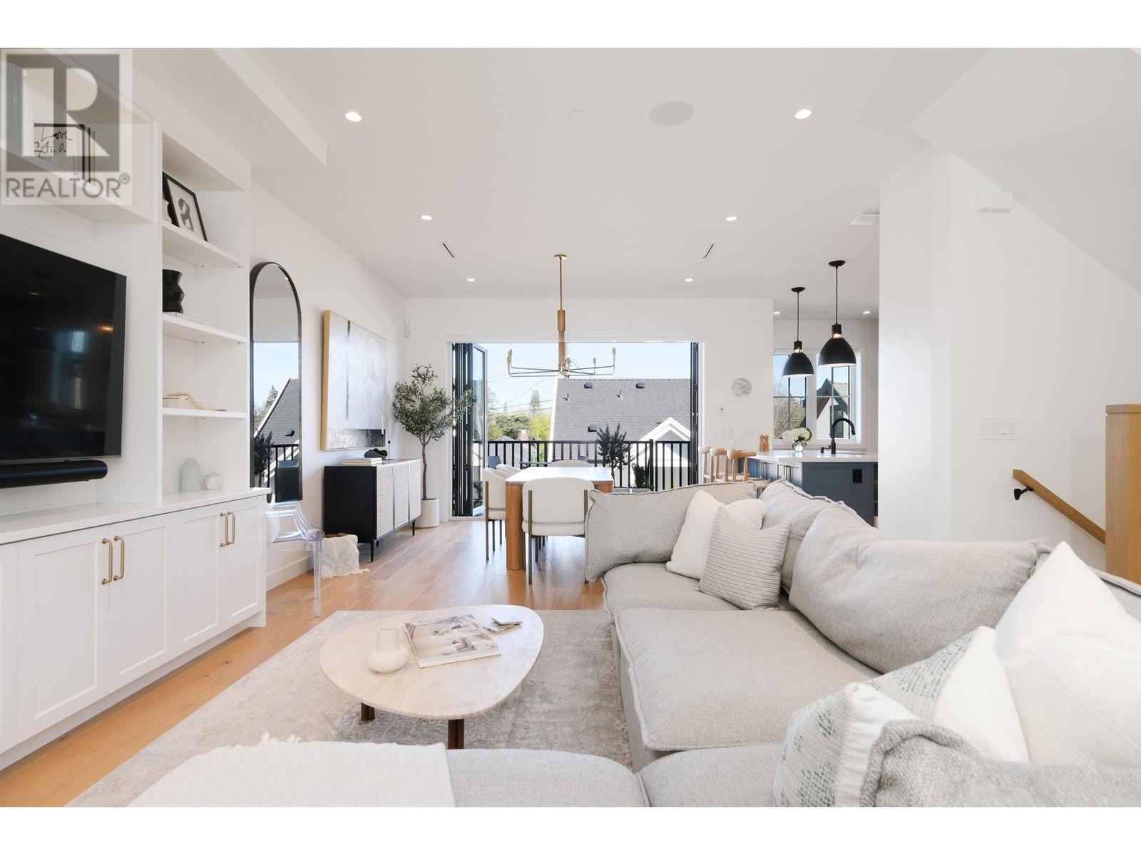 5814 Chester Street, Vancouver, British Columbia  V5W 3B5 - Photo 2 - R2992727