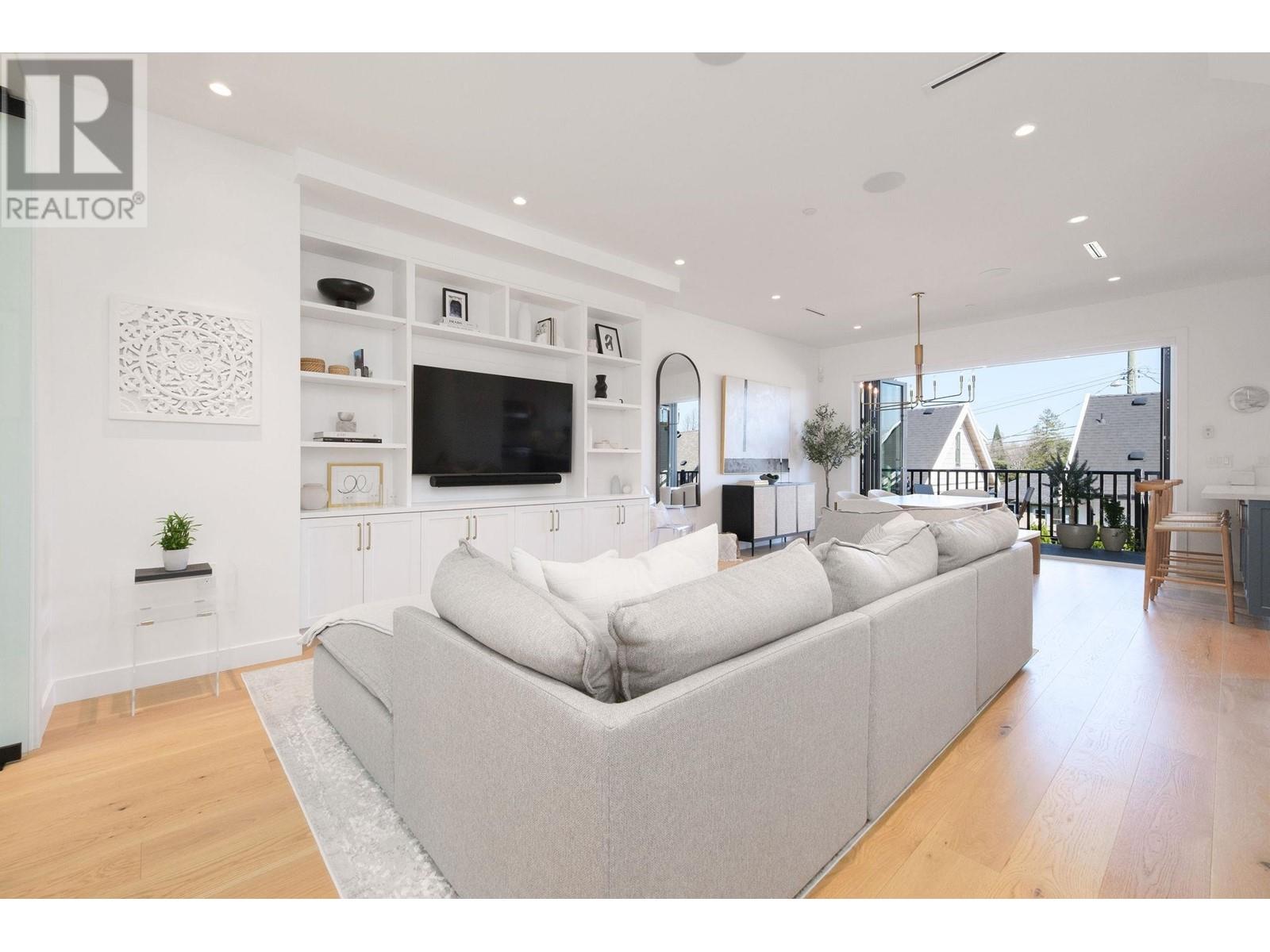 5814 Chester Street, Vancouver, British Columbia  V5W 3B5 - Photo 3 - R2992727