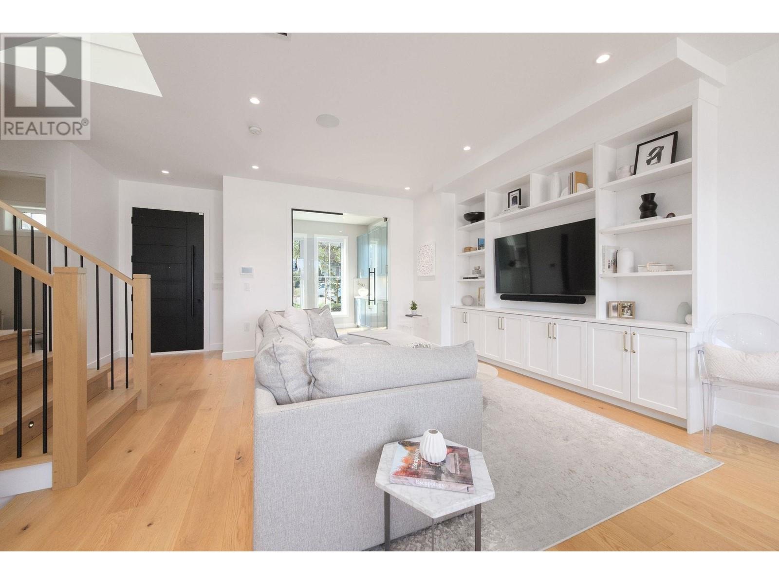 5814 Chester Street, Vancouver, British Columbia  V5W 3B5 - Photo 5 - R2992727