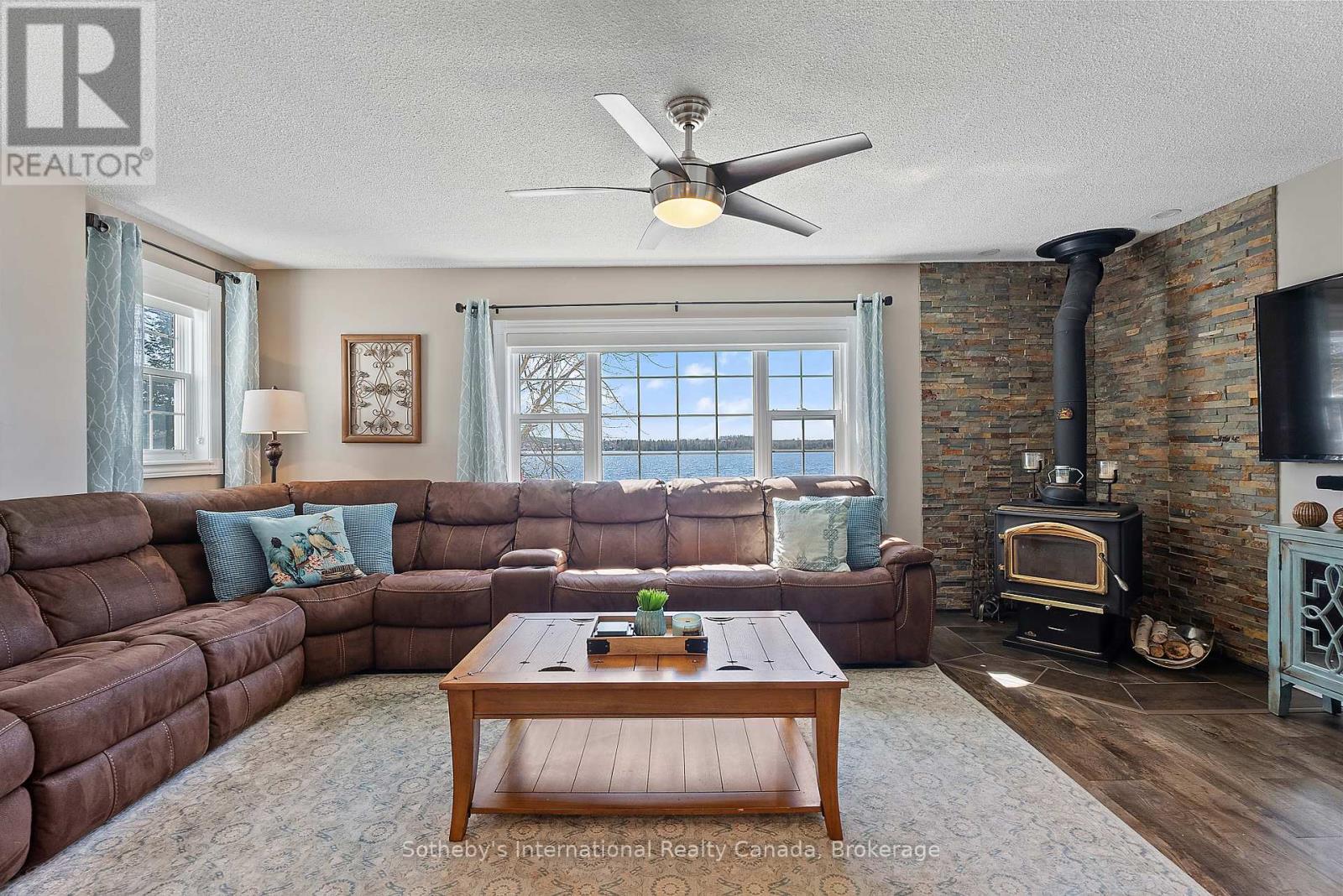 19 Hillcrest Avenue, Kawartha Lakes, Ontario  K0M 2B0 - Photo 17 - X12096989