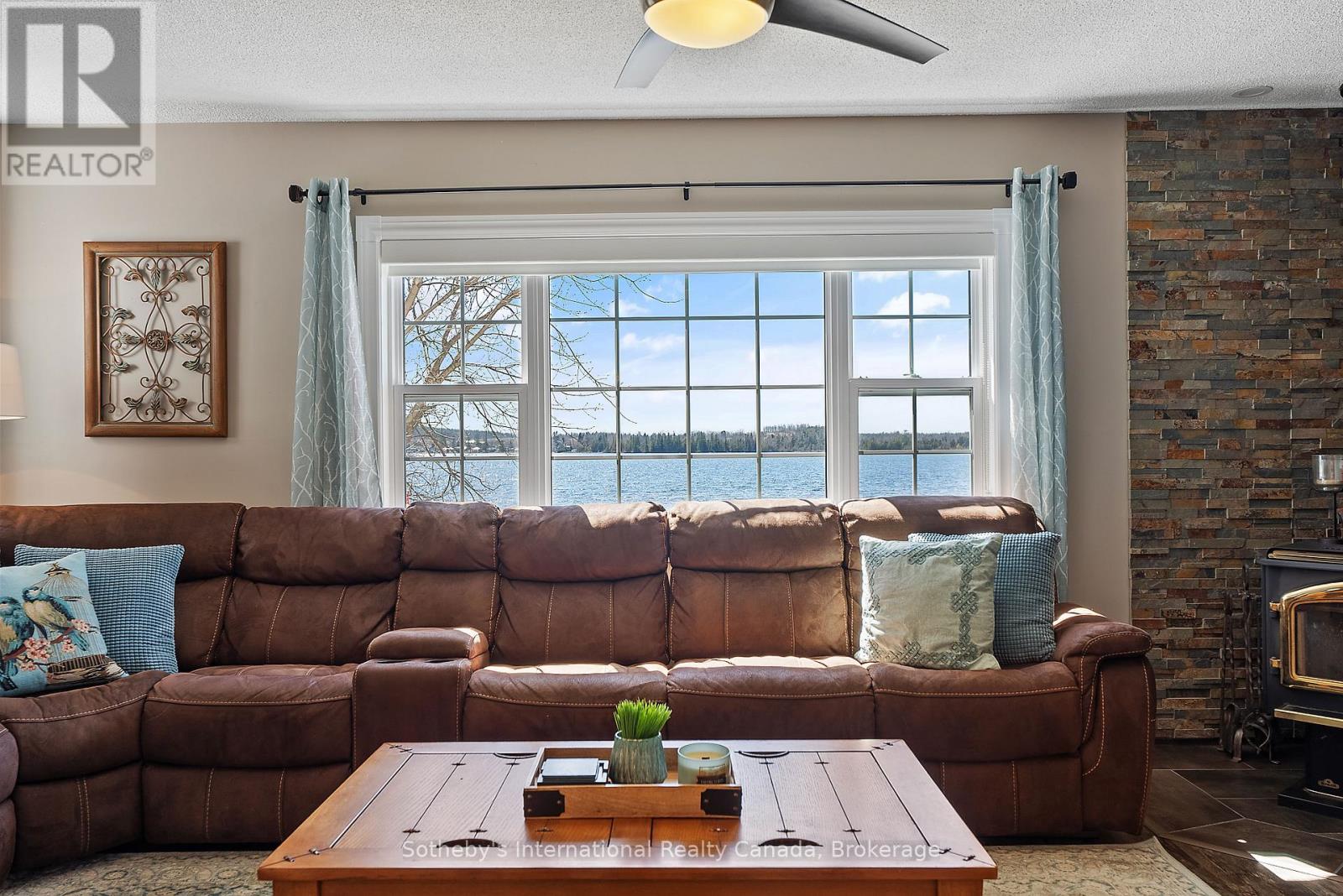 19 Hillcrest Avenue, Kawartha Lakes, Ontario  K0M 2B0 - Photo 18 - X12096989