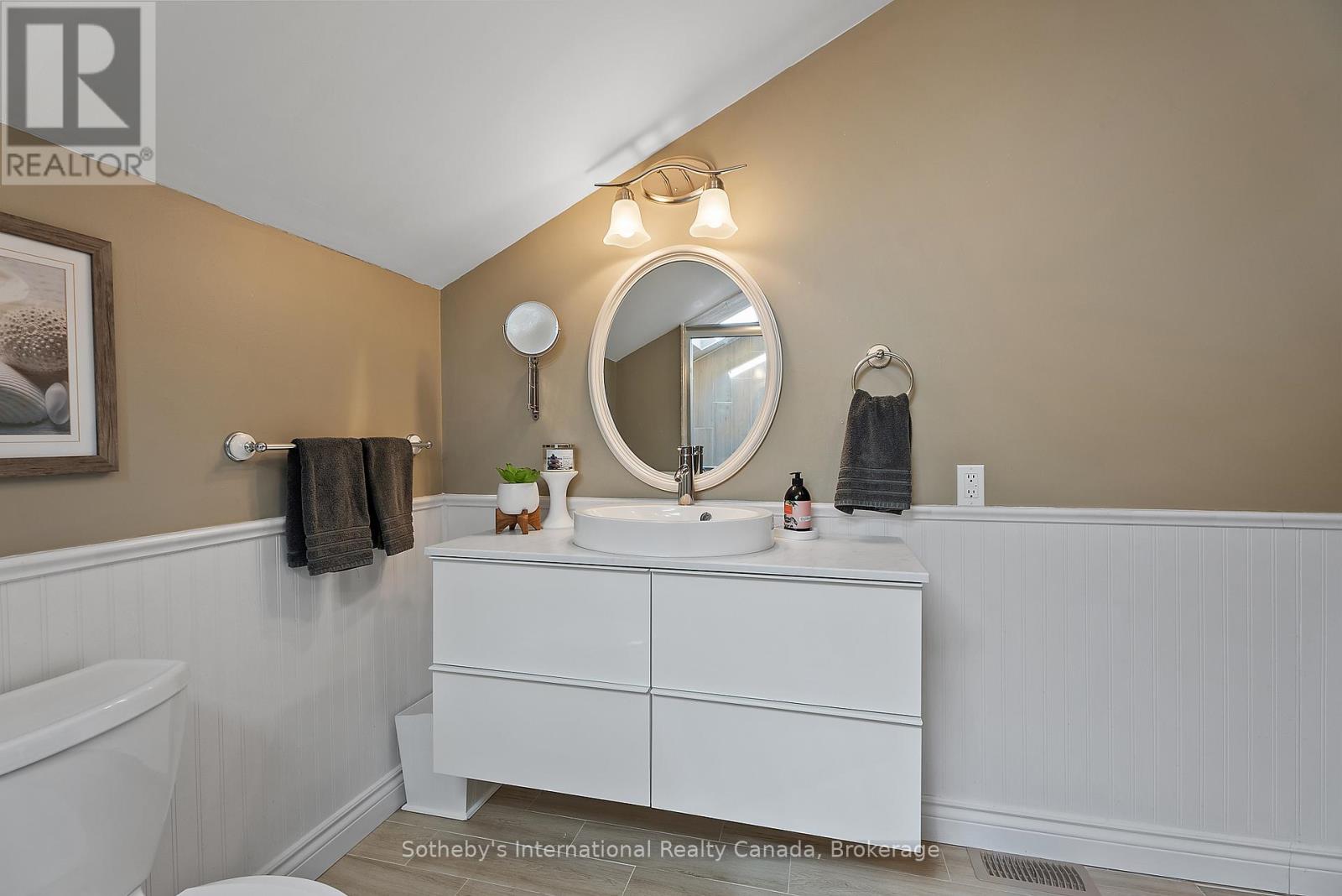 19 Hillcrest Avenue, Kawartha Lakes, Ontario  K0M 2B0 - Photo 36 - X12096989