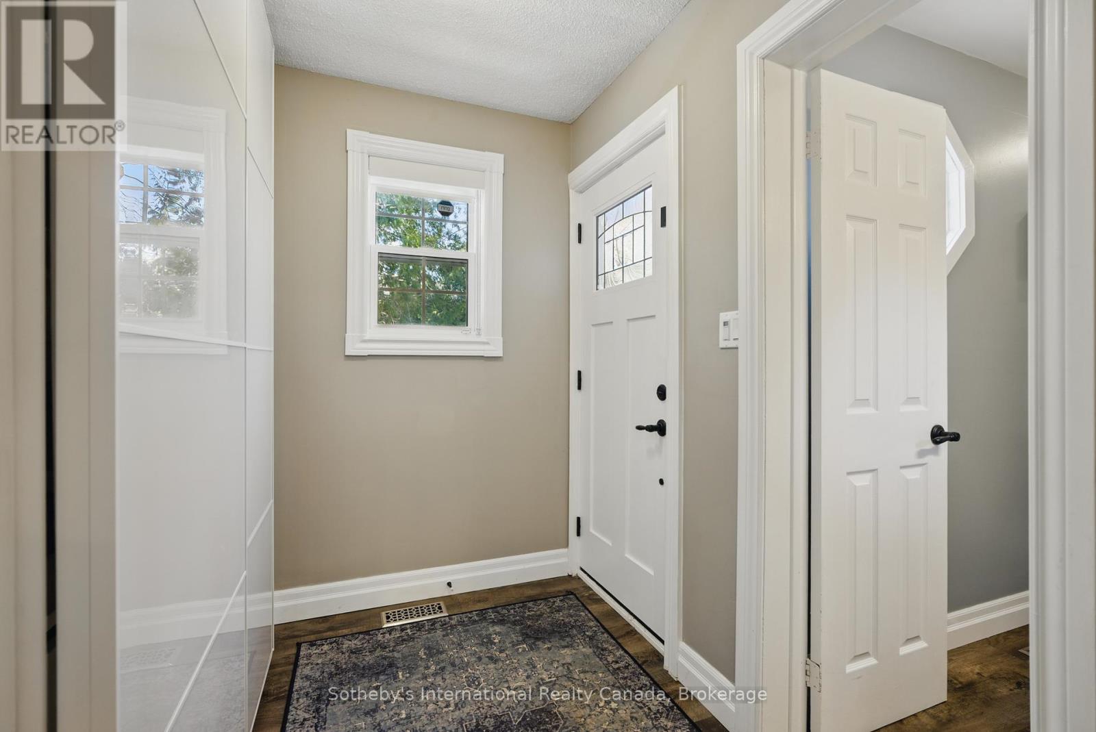 19 Hillcrest Avenue, Kawartha Lakes, Ontario  K0M 2B0 - Photo 5 - X12096989
