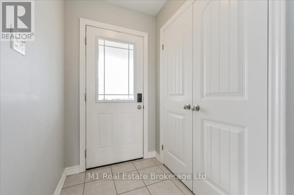 102w - 102 Westminster Crescent, Centre Wellington, Ontario  N1M 1Y8 - Photo 6 - X12096998