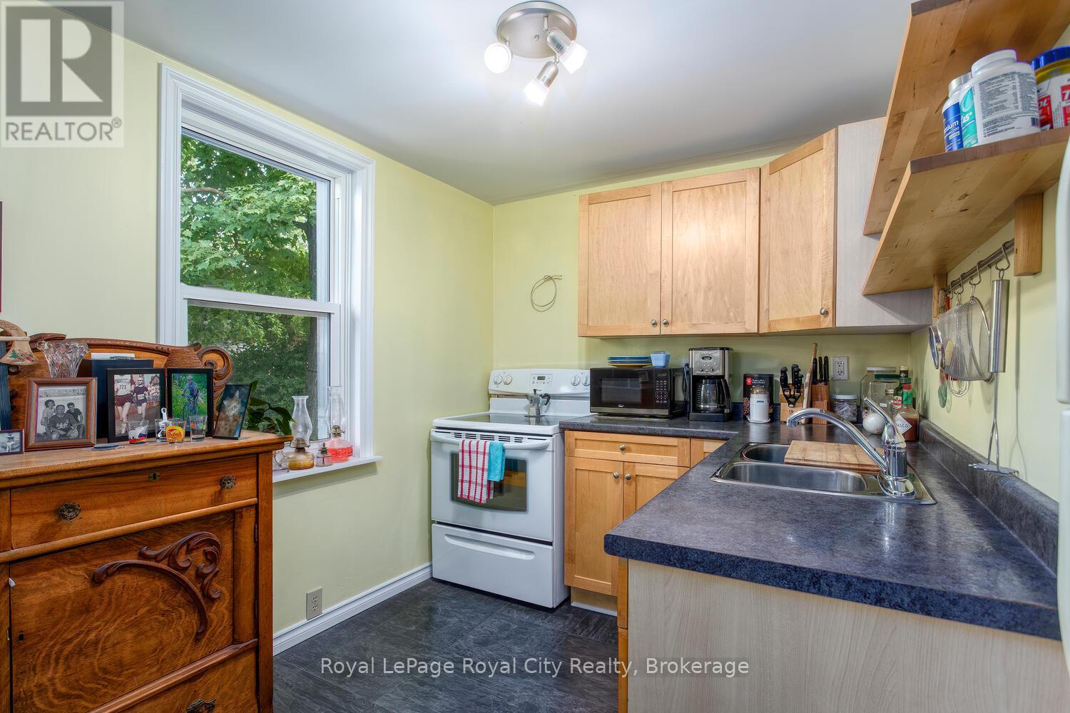 10 Pearl Street, Guelph, Ontario  N1E 2E3 - Photo 15 - X12097045