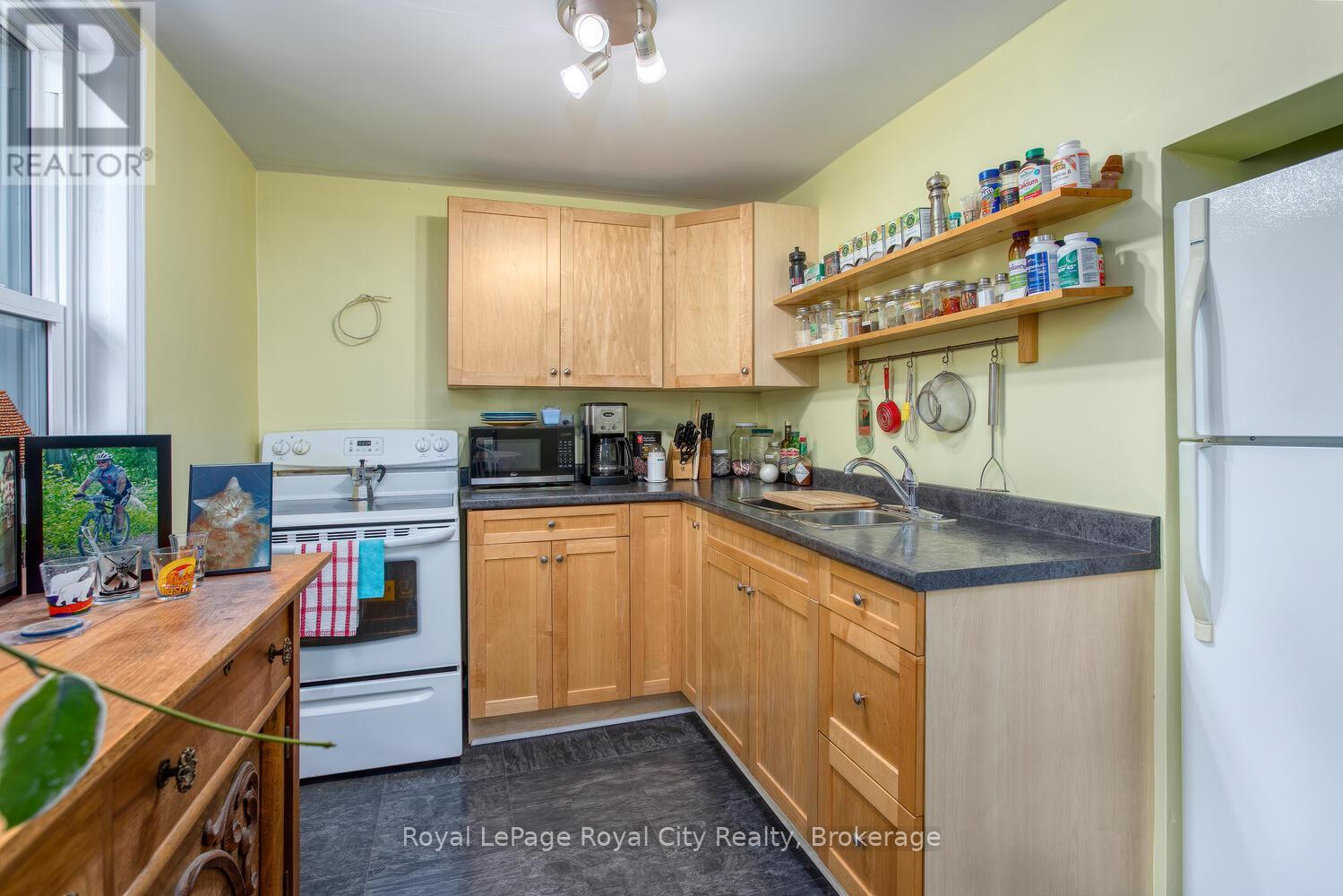 10 Pearl Street, Guelph, Ontario  N1E 2E3 - Photo 16 - X12097045
