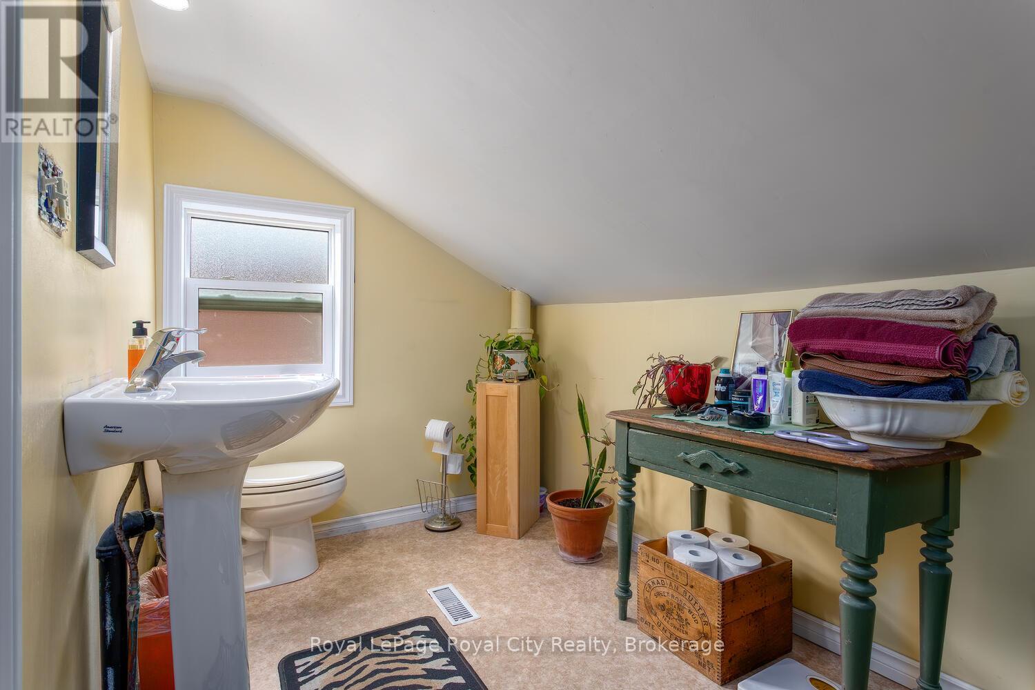 10 Pearl Street, Guelph, Ontario  N1E 2E3 - Photo 20 - X12097045