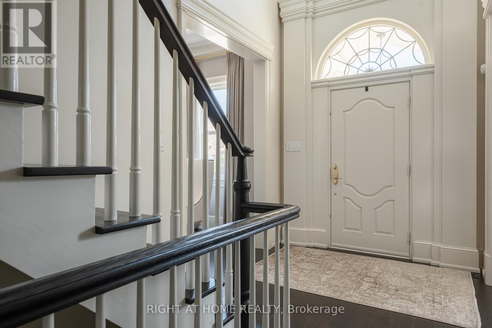 Property at 40 OATLANDS CRESCENT image 3