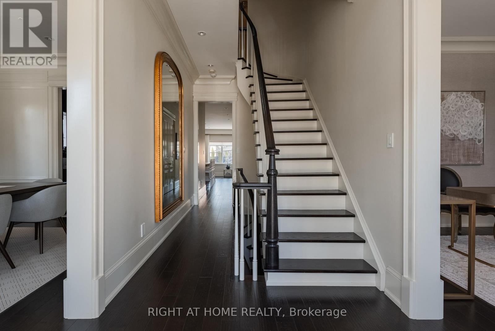 Property at 40 OATLANDS CRESCENT image 4