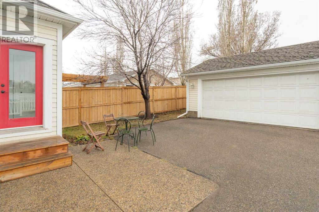 110 Ypres Green Sw, Calgary, Alberta  T2T 6M1 - Photo 43 - A2212930