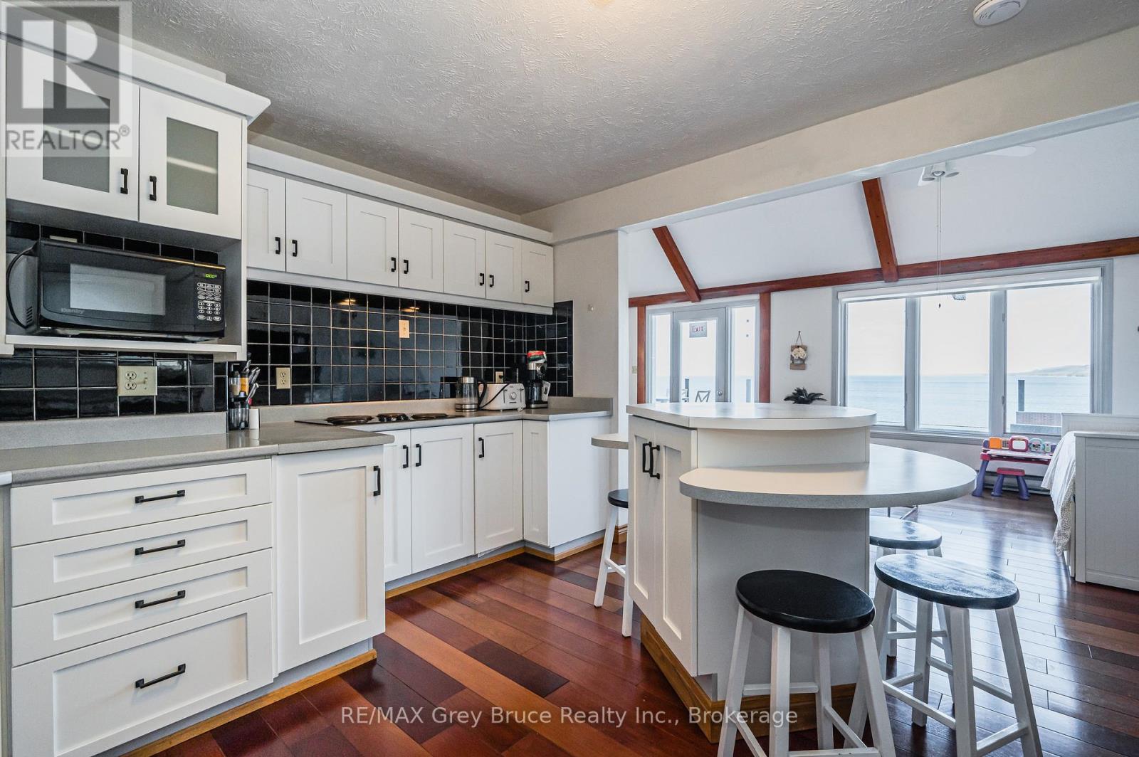101 North Shore Road, Northern Bruce Peninsula, Ontario  N0H 1W0 - Photo 23 - X12097078
