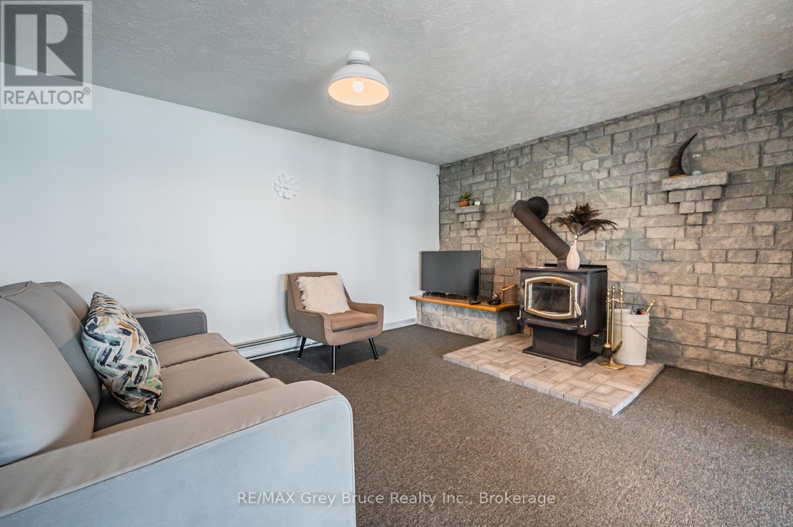 101 North Shore Road, Northern Bruce Peninsula, Ontario  N0H 1W0 - Photo 36 - X12097078