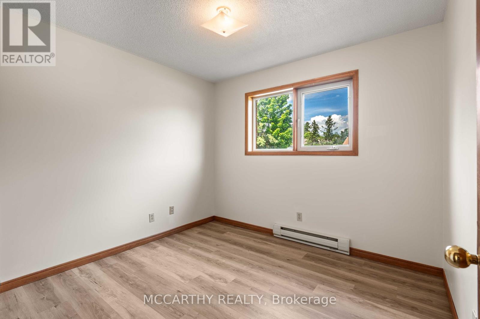 209 Sarah Court, Shelburne, Ontario  L9V 2Z8 - Photo 23 - X12097009