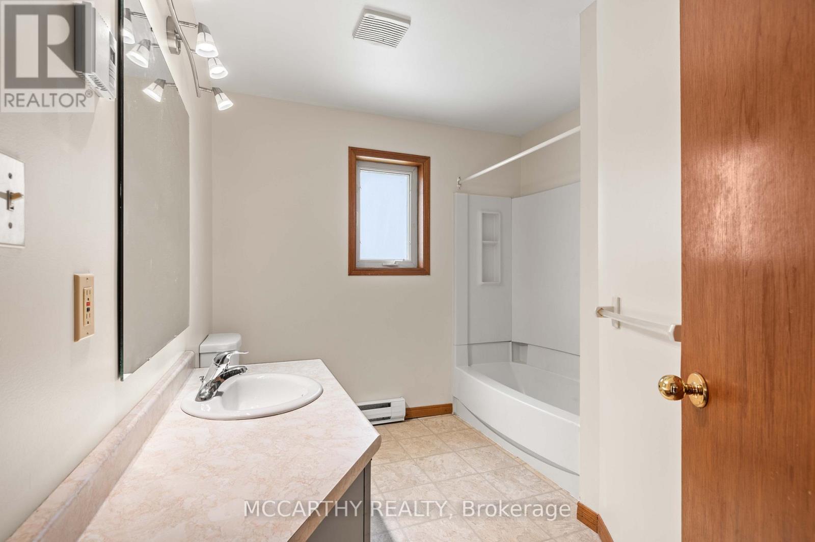 209 Sarah Court, Shelburne, Ontario  L9V 2Z8 - Photo 25 - X12097009