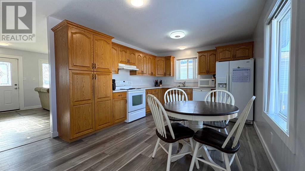 614 5 Avenue, Wainwright, Alberta  T9W 1B1 - Photo 4 - A2201099