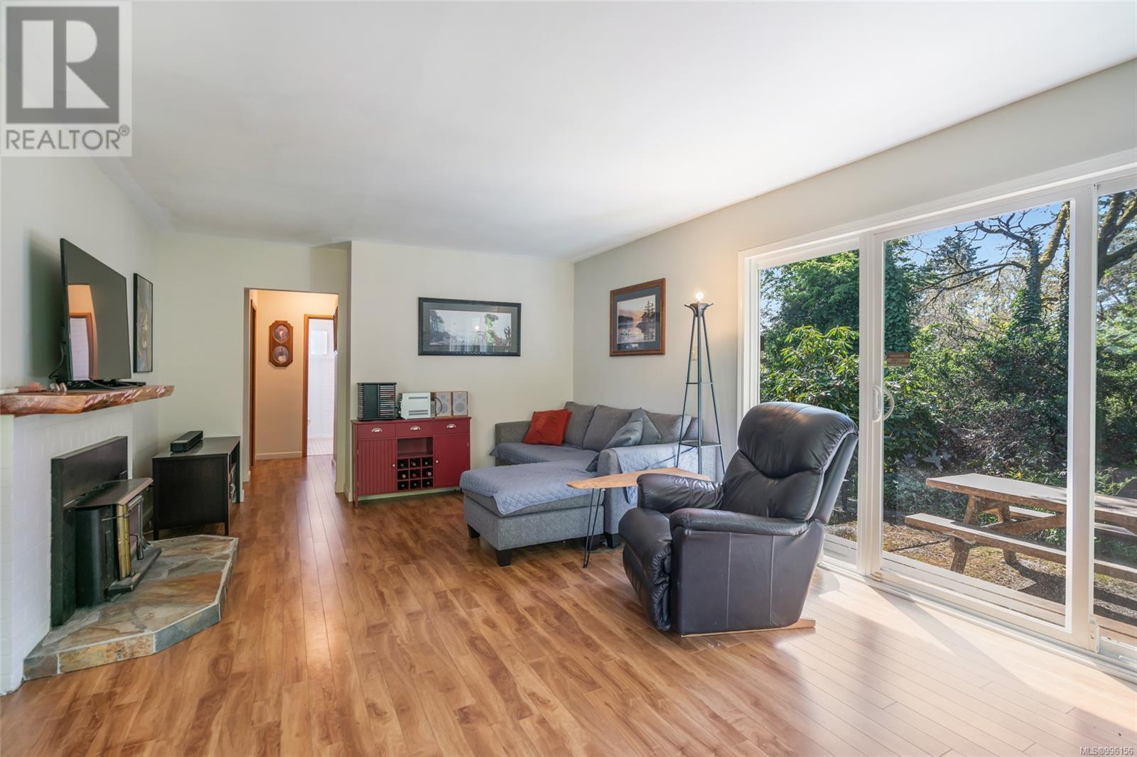 Property at 1120 Belford Ave image 5