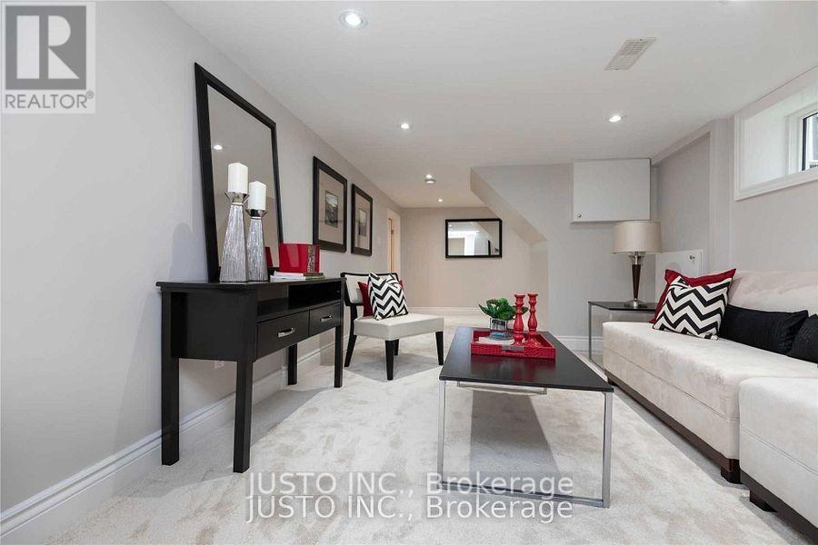 182 South Kingsway, Toronto, Ontario  M6S 3T7 - Photo 11 - W12097116