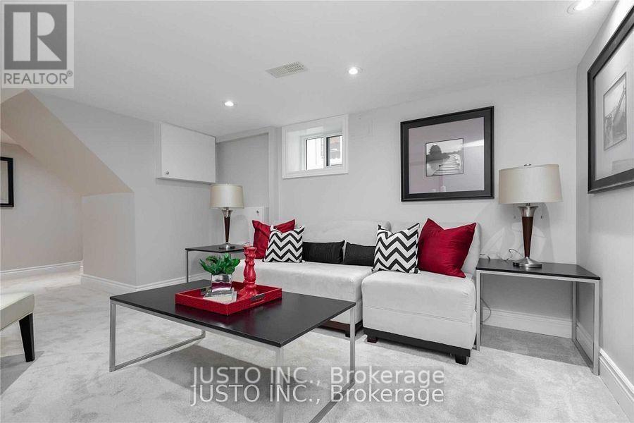 182 South Kingsway, Toronto, Ontario  M6S 3T7 - Photo 12 - W12097116