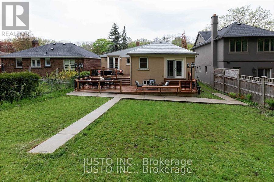 182 South Kingsway, Toronto, Ontario  M6S 3T7 - Photo 16 - W12097116