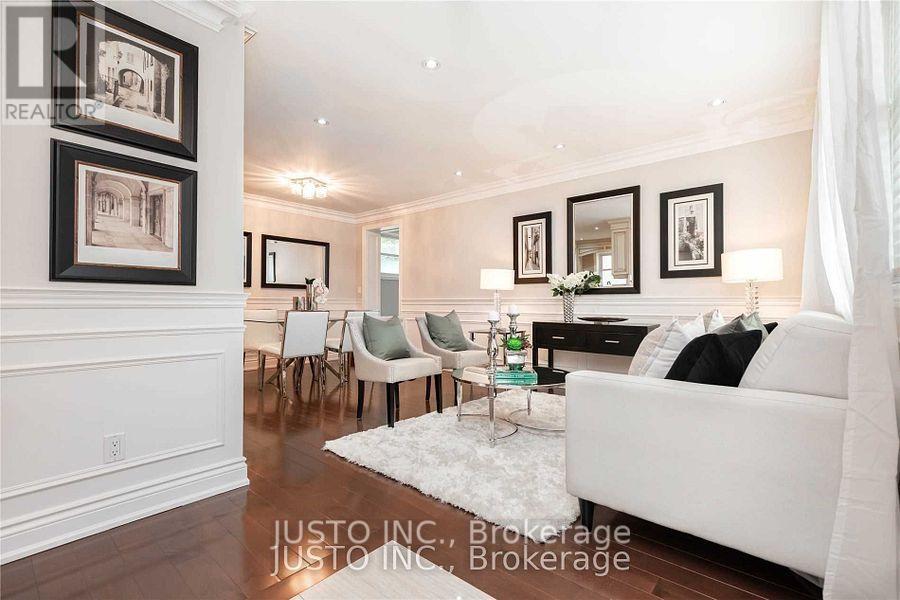 182 South Kingsway, Toronto, Ontario  M6S 3T7 - Photo 3 - W12097116