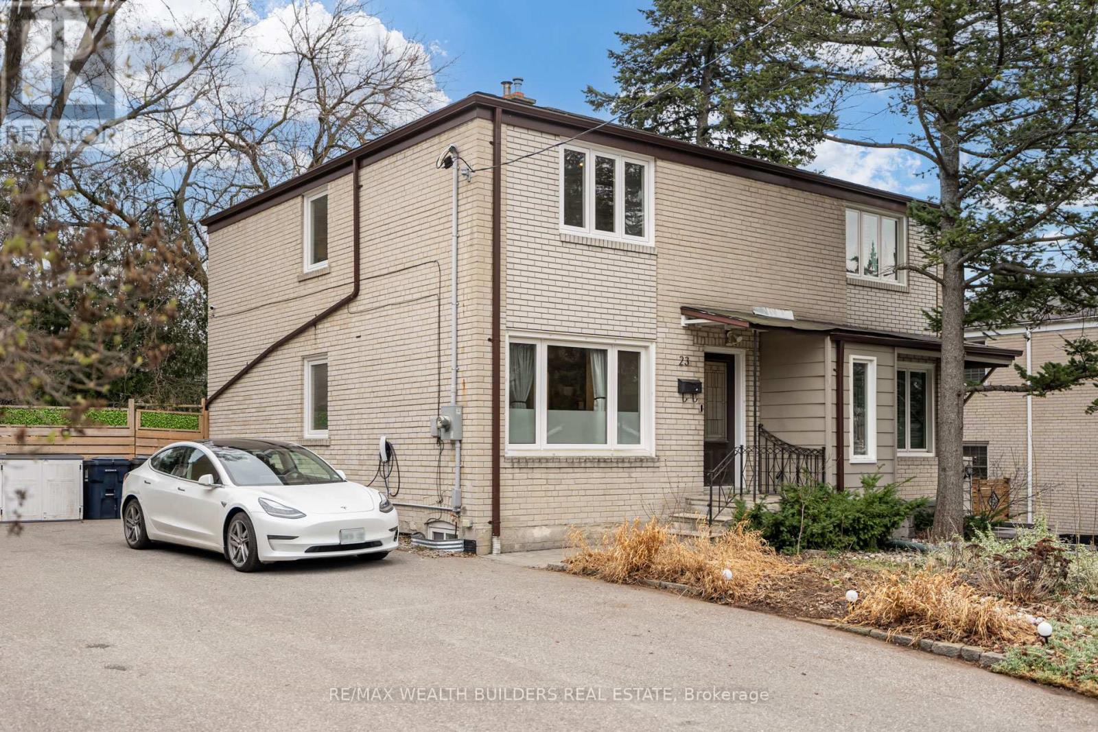 Property at 23 VAN STASSEN BOULEVARD image 2