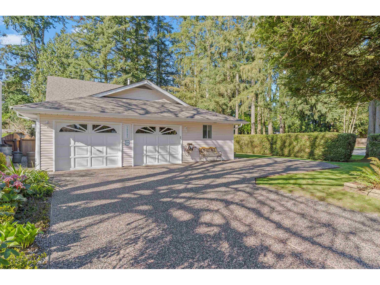 Property at 19997 45A AVENUE image 2