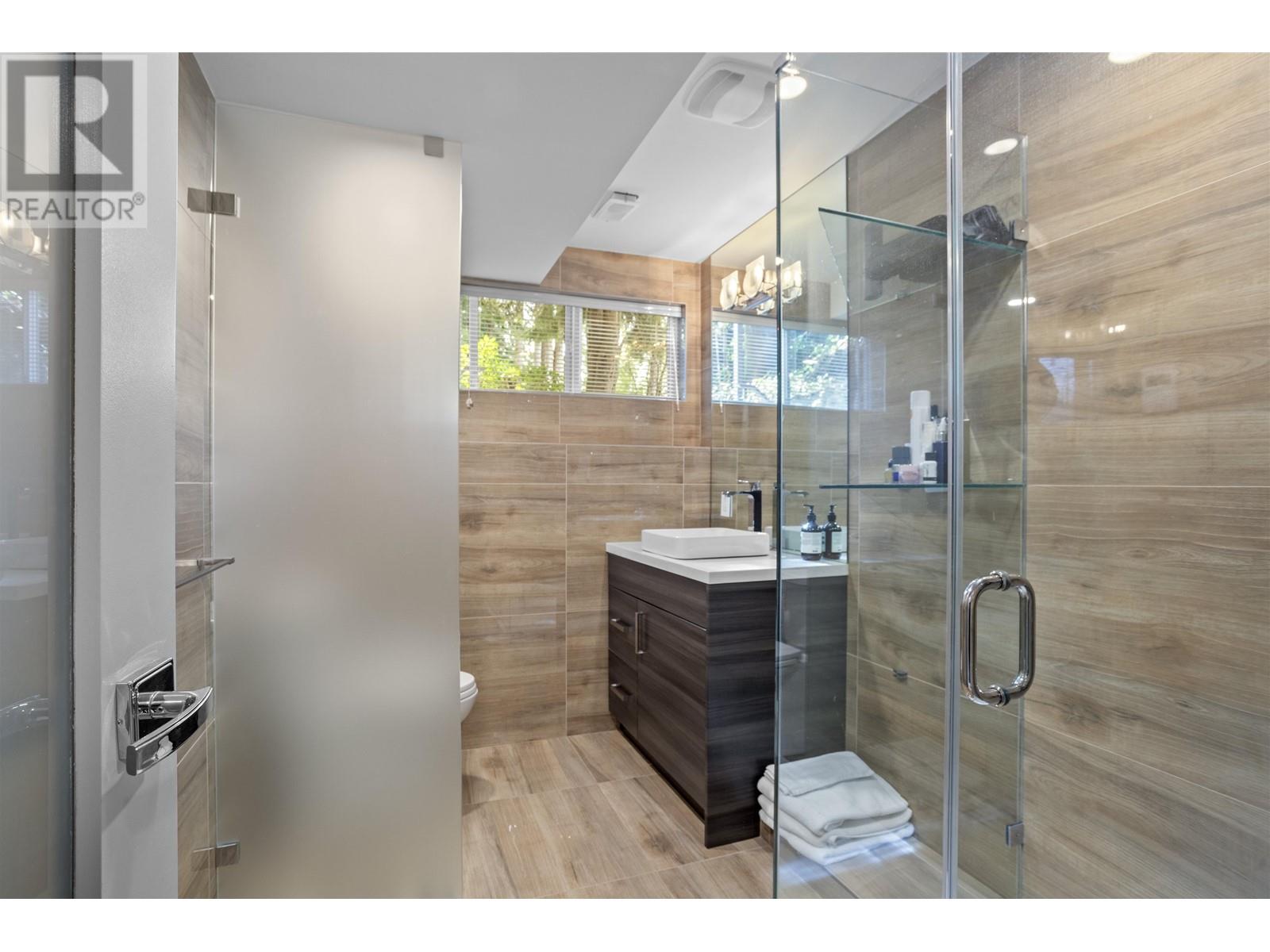 568 Palisade Drive, North Vancouver, British Columbia  V7R 2J1 - Photo 13 - R2992480