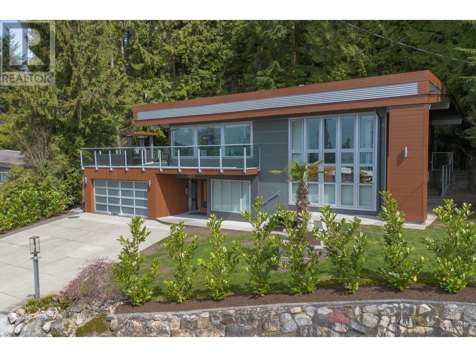 568 Palisade Drive, North Vancouver, British Columbia  V7R 2J1 - Photo 2 - R2992480