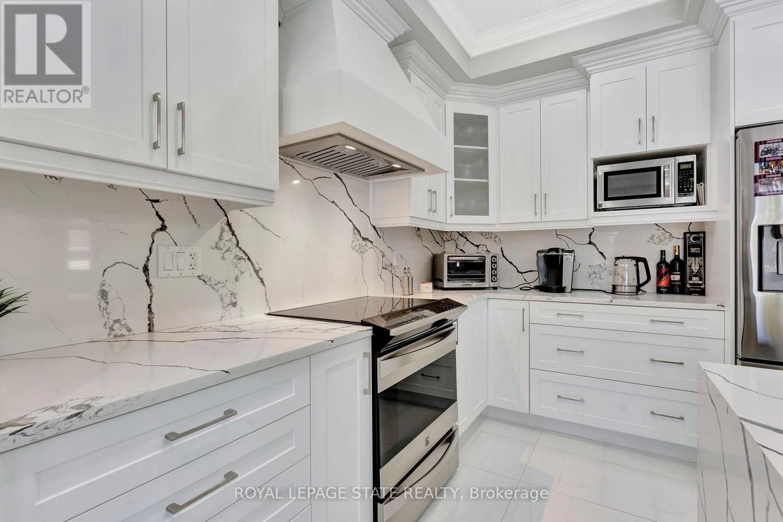 7 Bernini Court, Hamilton, Ontario  L9B 0C7 - Photo 13 - X12097131