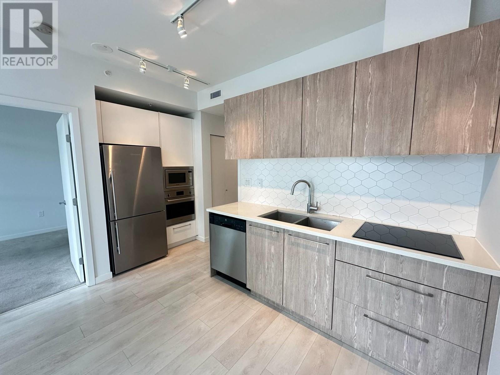 207 691 North Road, Coquitlam, British Columbia  V3J 0H9 - Photo 2 - R2992590