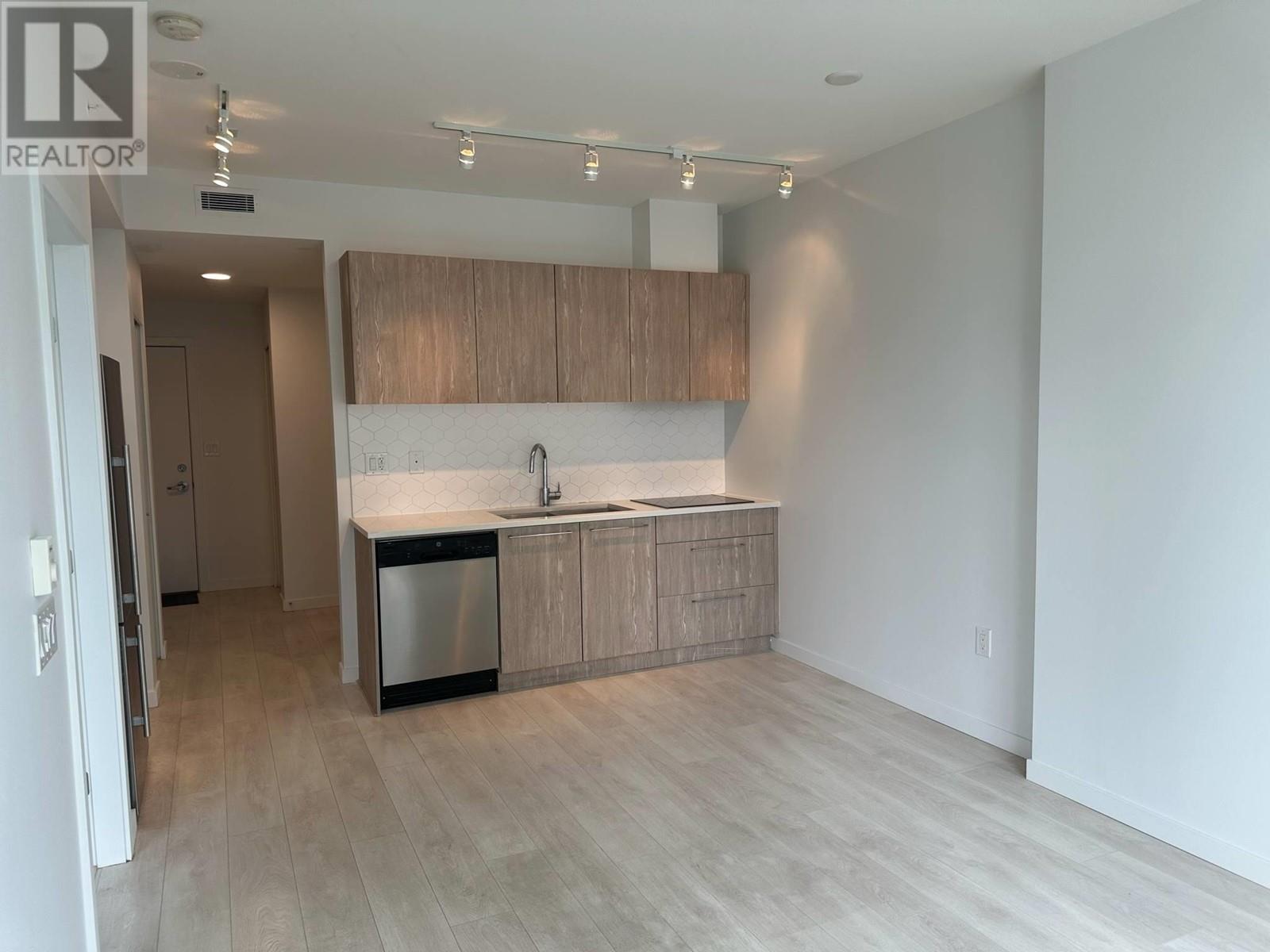 207 691 North Road, Coquitlam, British Columbia  V3J 0H9 - Photo 4 - R2992590