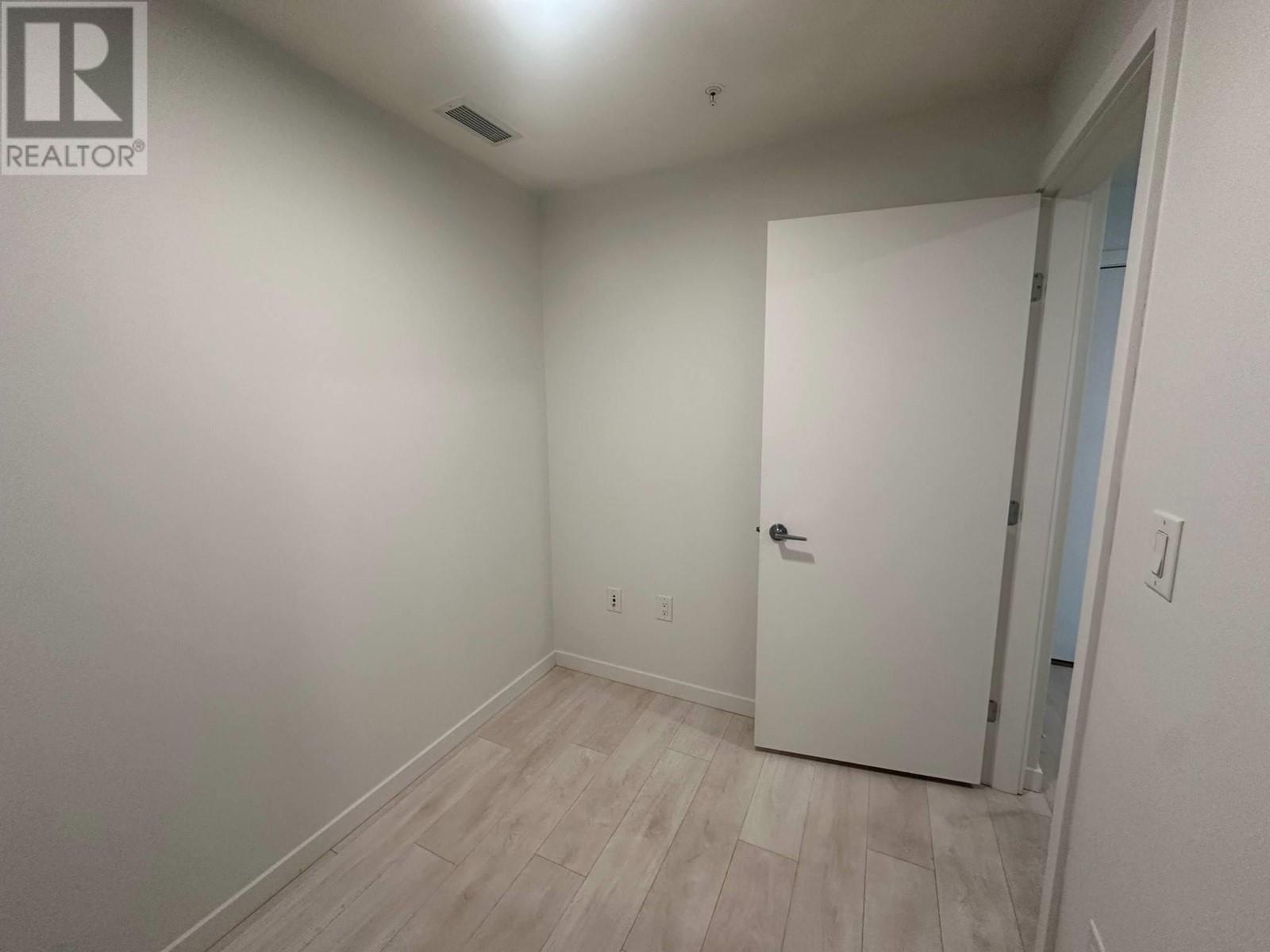 207 691 North Road, Coquitlam, British Columbia  V3J 0H9 - Photo 10 - R2992590