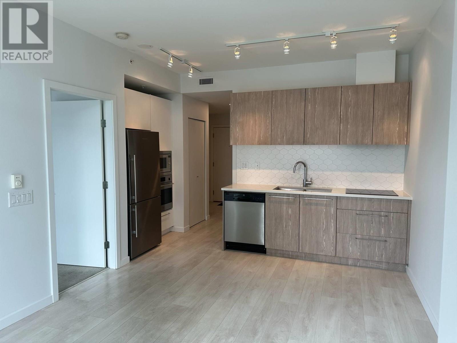 207 691 North Road, Coquitlam, British Columbia  V3J 0H9 - Photo 3 - R2992590