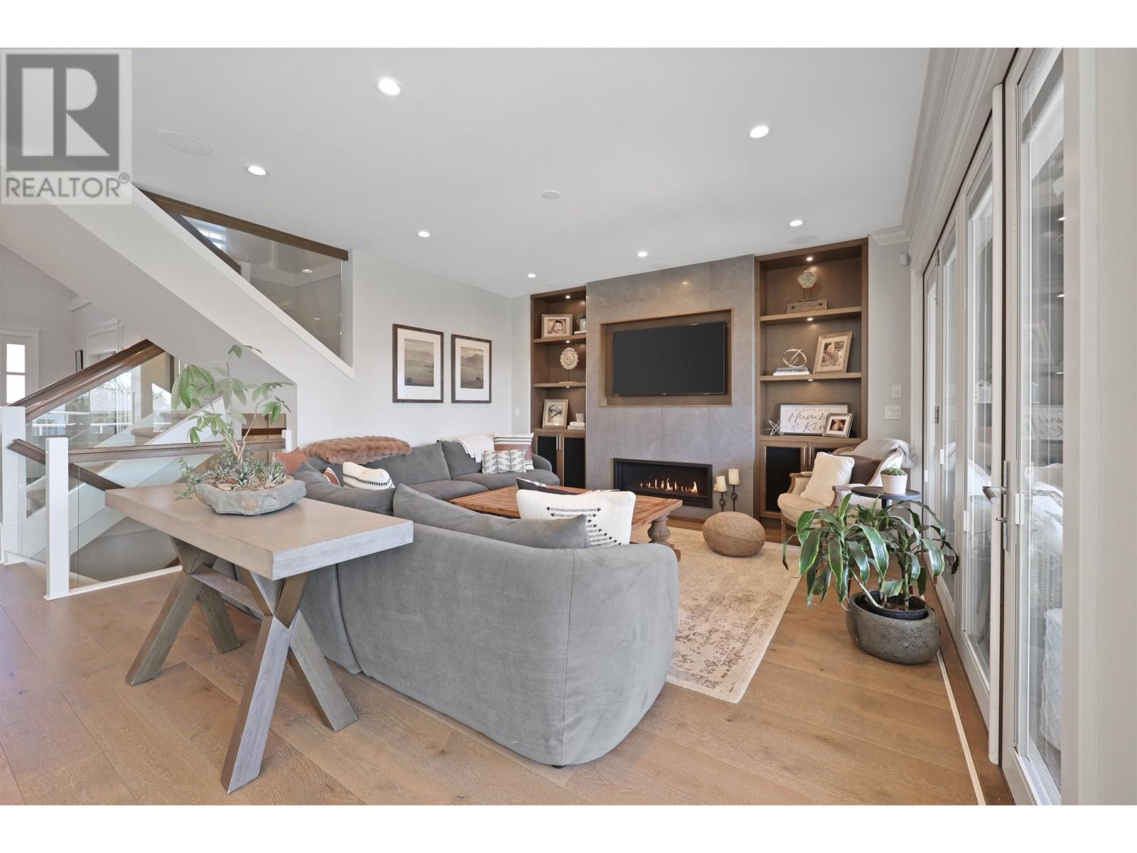 Property at 457 E 12TH STREET image 4