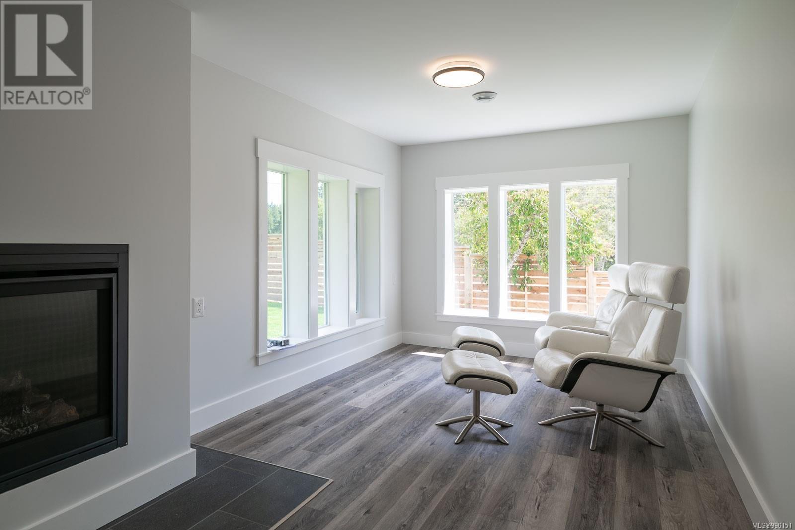 Property at 5843 Strathcona St image 3