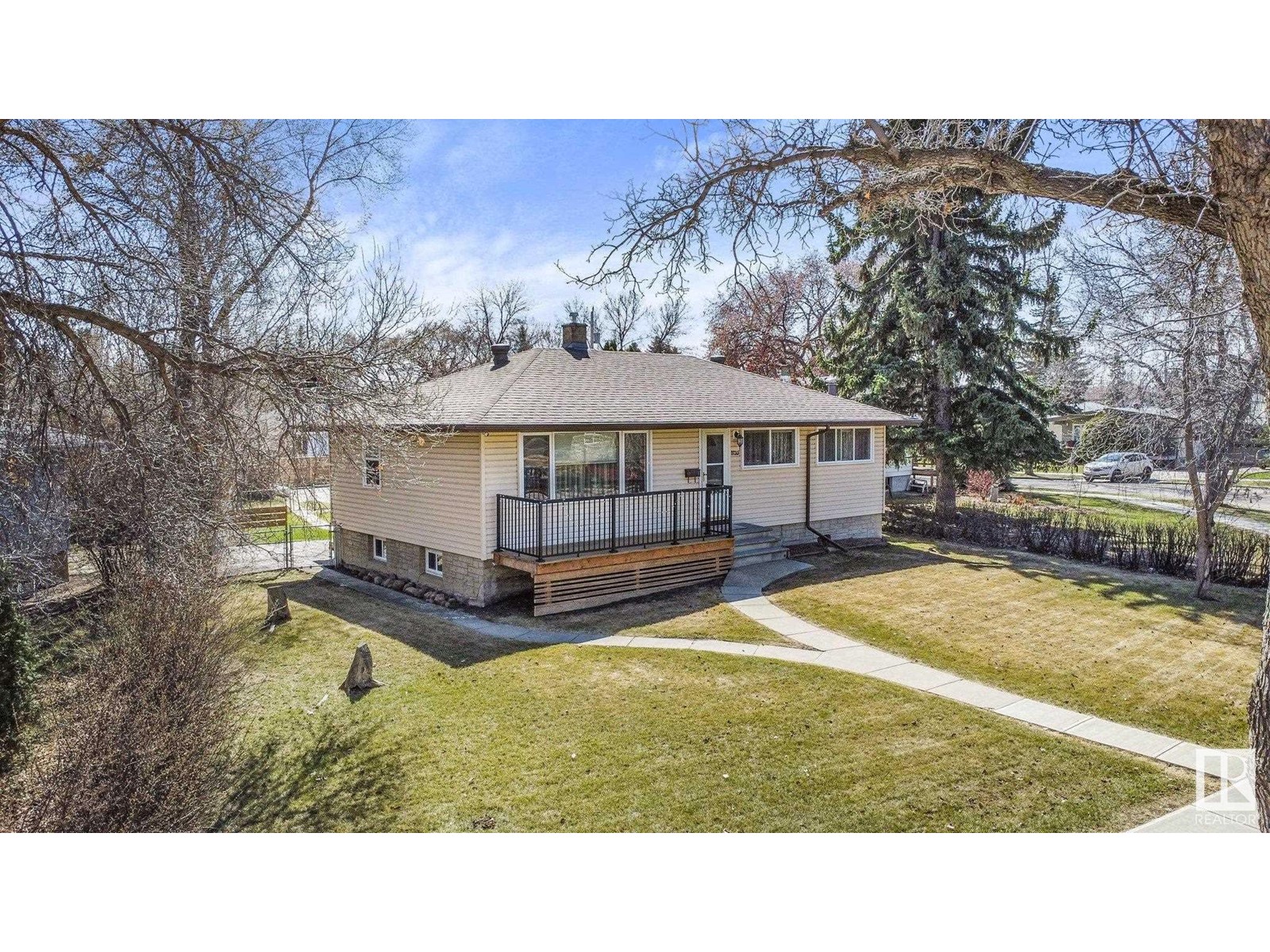 Property at 8735 93 AV NW image 1