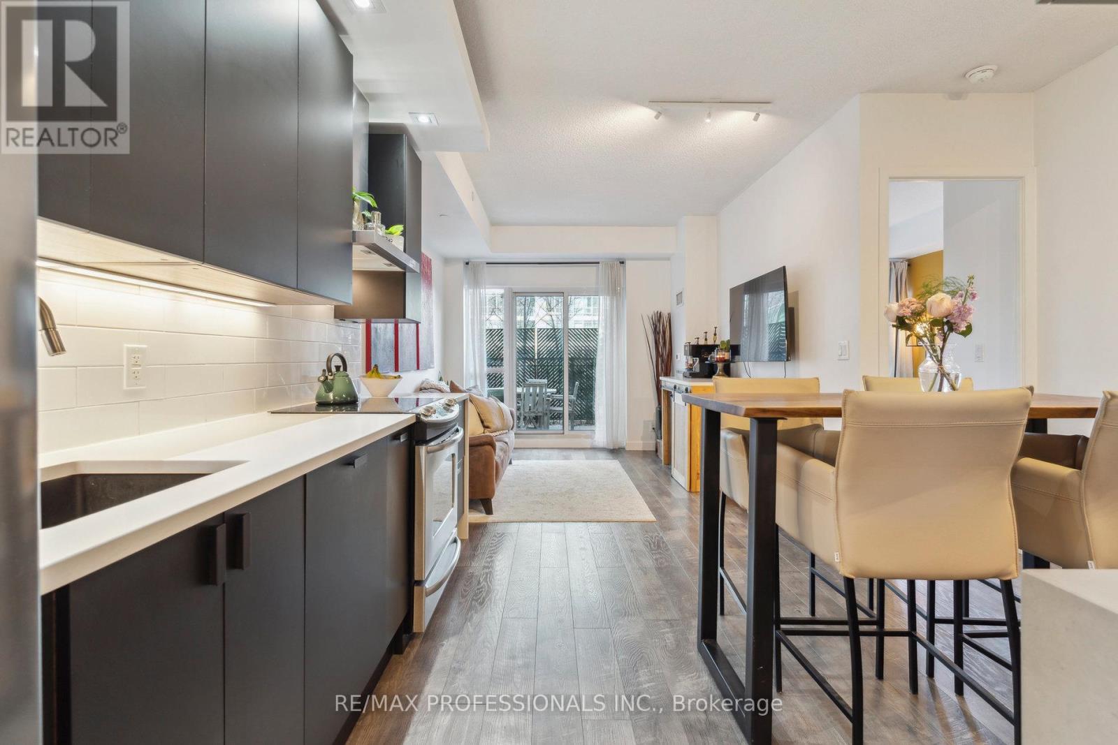 434 - 165 Legion Road N, Toronto, Ontario  M8Y 0A1 - Photo 3 - W12052058