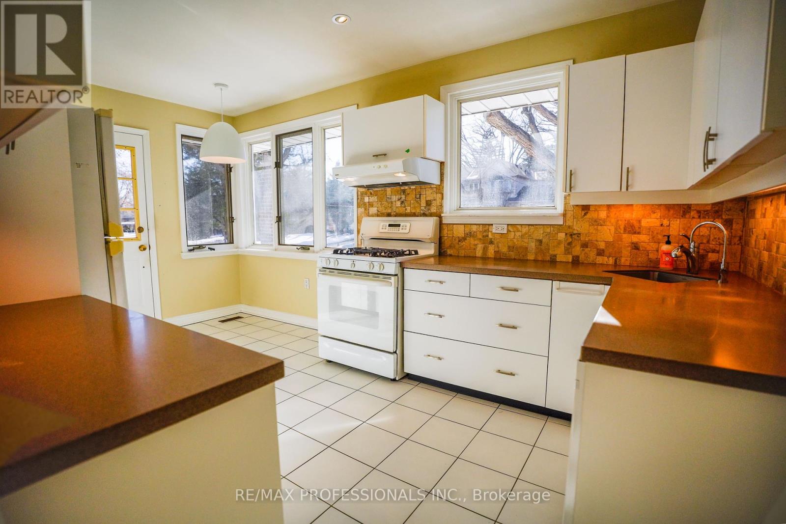 Property at 88 VALECREST DRIVE image 4