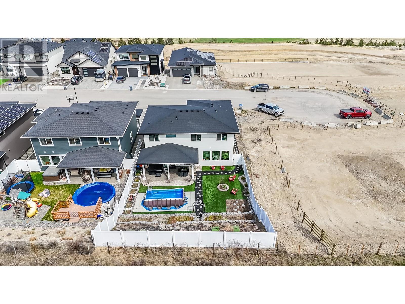 Property at 465 Edinburgh Boulevard image 3