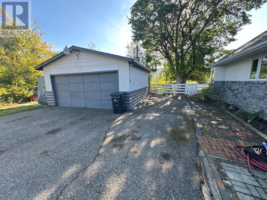 Property at 11905 91 Street image 2