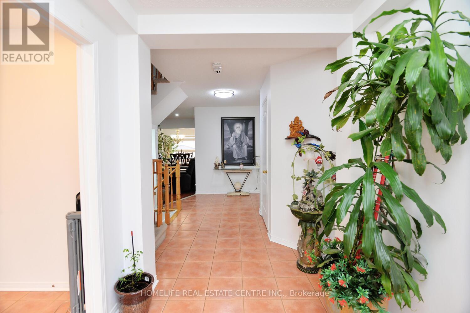 19 Briardale Road, Brampton, Ontario  L7A 1S4 - Photo 4 - W12097233